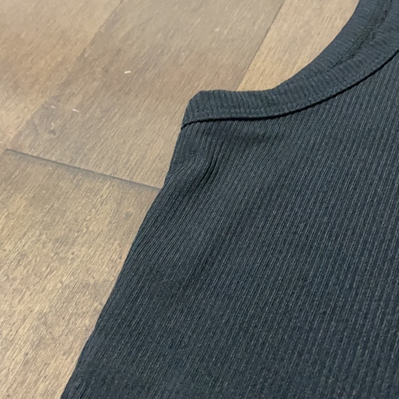 Ribbed crop top - Picture 3 of 4